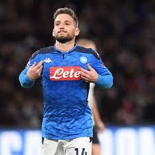 It shows all personal information about the players, including age, nationality, contract duration and current market. As Roma Transfer Rumor Dries Mertens Chiesa Di Totti