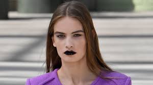 how to wear black lipstick makeup