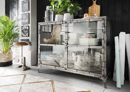 Borrowed from french vitrine, from vitre (pane of glass), from old french, from latin vitrum (glass). Sideboard Vitrine Metall 1