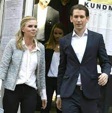2011 wird er jüngster integrationsstaatssekretär. Sebastian Kurz Kommt Mit Freundin Und Model