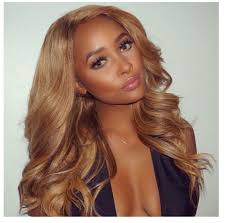 The shiny honey blonde hair color stands among the most desired, trendy shades of the blonde hair color chart these days. Frisuren 2020 Hochzeitsfrisuren Nageldesign 2020 Kurze Frisuren Honey Blonde Hair Hair Styles Blonde Hair Black Girls