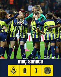 Tarihin ilk Galatasaray-Fenerbahçe Kadın Futbol maçında Sarı-Lacivertliler  farka koştu 0-7