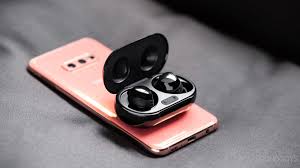Shop phone accessories that fit your lifestyle including selfie sticks, iphone chargers, iphone cases, and more at zumiez. The Best Phone Accessories A Buyer S Guide To Mobile Accessories