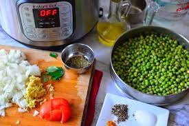 green peas curry in pressure cooker