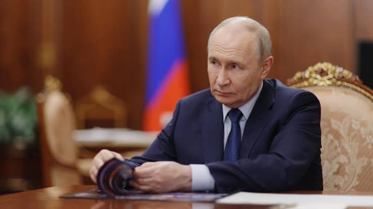 Le cartoline di Putin all'Europa. Uno studio anti propagandisti