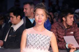 Get all the details on anna maxwell martin, watch interviews and videos, and see what else bing knows. Line Of Duty S Anna Maxwell Martin Announces Split From Husband Of 16 Years Roger Michell