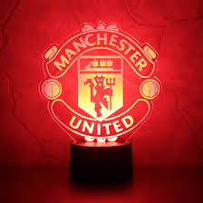 The official manchester united website with news, fixtures, videos, tickets, live match coverage, match highlights, player profiles, transfers, shop and more. Nochnik Emblema Manchester Yunajted
