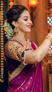 10 best saree looks of tejashri pradhan