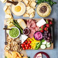 how to build a summer charcuterie board