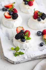 mini pavlova recipe with mixed berries