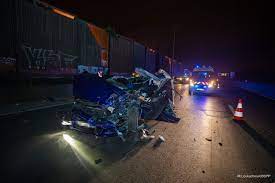 Seine-Saint-Denis. Terrible accident entre un camion et une voiture à  Montreuil : un mort, un blessé | Actu Seine-Saint-Denis