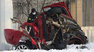 3 hurt, 1 killed in lsd crash at monroe: 2 Killed 2 Injured When Car Plunges Off Chicago Expressway Wavy Com