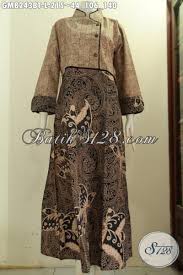 Kain tradisional batik, kalau dikombinasikan dengan baik dan dipilih model yang terbaru, maka hasilnya bisa bagus banget. Model Baju Batik Modis Wanita Muslimah Gamis Batik Terbaru Desain Plisir Polos Di Lengkapi Resleting Belakang Tren Mode Masa Kini Gm8243bt L Toko Batik Online 2021