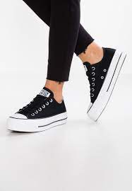 Converse manufactured chucks in hundreds of different variations that included prints, patterns, unusual colors, and special models for different age groups. Converse Chuck Taylor All Star Lift Sneaker Low Black Garnet White Schwarz Zalando De