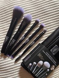 it cosmetics brush set with pouch