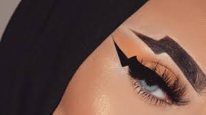 lightning brows are taking over social