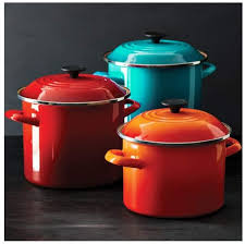 It's perfect to remove meats and vegetables, retaining liquids in the pan to make a gravy, or even for fishing dumplings and gnocchi. Marseille Le Creuset Stockpot 8 Qt Kitchen Dining Kolhergroup Bakers Casseroles