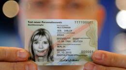 Wenn ihr gültiger personalausweis erst demnächst abläuft, können sie bei berechtigtem interesse bereits einen neuen personalausweis beantragen. Personalausweis Beantragen 2021 Beantragung Kosten Pflichten