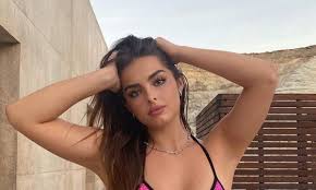 Social media users are trying to cancel tiktok star addison rae, 20, for recently greeting former president donald trump, 75, at an event. Addison Rae Sends Temperatures Soaring In Ab Baring Bra With Waist Length Hair Hello