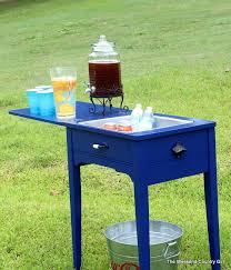 Converting singer or any other brand machine for that matter, into a beautiful open sink cabinet, need only some coats of white if you think you are more creative then you can turn the machine into a wooden seat. Remodelaholic Make A Sewing Table Into A Drink Station