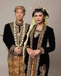 Model ini seperti pakaian raja jawa di zaman kuno. Makna Dari Baju Pernikahan Adat Jawa Wedding Market