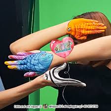 hand painting hand art illusion for