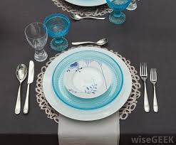 what is table setting etiquette with