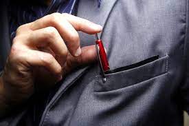 Comment enlever du stylo à bille sur du tissu polyester ? - Les Astucieux