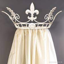 Heirloom Wall Crown Distressed White
