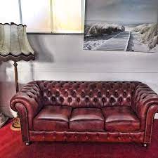 chesterfield couch rot mietmöbel
