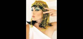 how to apply the cleopatra makeup look