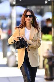 15 september at 05:52 ·. Emily Ratajkowski Out And About In New York 10 03 2020 Hotcelebrities