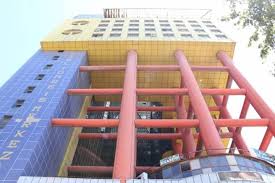 Kahramanmaraş'ta iş merkezi olarak yapılan 19 katlı bina, arama motoru google'da 'dünyanın en saçma binası' olarak arandığı zaman 290 bin sonuç arasında ilk sırada yer alıyor. Google A Gore Dunyanin En Sacma Binasi Kahramanmaras Ta