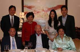 In this video, i share how robert kuok, a commodities trader made billions of dollars selling on rising price when sugar was. Robert Kuok Family Wife Son Daughter Successstory