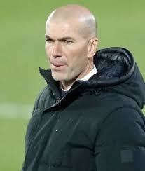 Browse 32,642 zinedine zidane stock photos and images available, or search for real madrid or ronaldo to find more great stock photos and pictures. Zinedine Zidane Schiesst Gegen Journalisten Sag Mir Das Ins Gesicht Kicker