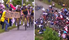 Oblivious tour de france spectator holding a cardboard sign causes a gnarly crash that takes down nearly all the riders on the opening stage. 1q6m7klguxhgmm