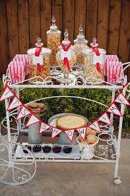 If the weather allows, go for an outdoor rustic shower, use hay, wood slices and burlap for décor. 10 Easy Bridal Shower Themes Mywedding
