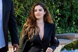 See more of selena gomez on facebook. Selena Gomez Compra Casa Que Era De Tom Petty Por R 25 Milhoes Diz Revista Quem Quem News