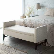 Im schlafzimmer eignet sich eine stilvolle sitzbank, um wäsche und kleidung abzulegen oder darauf platz zu nehmen. Schlafzimmer Bank Bietet Dem Schlafzimmer Mehr Bequemlichkeit An