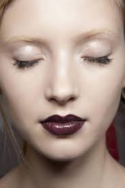 wear dark lipstick during