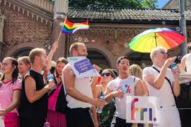 Vi har det meste av regnbueflagg, prideflagg, flaggstang, bunteflagg og balkongflagg, alt du trenger for den perfekte pridefeiringen! Fashion In Oslo Oslo Pride 2017 Colorful Freedom