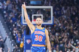 Steph Curry erupts for 25 first-quarter ...