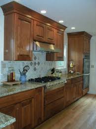 cabinets that work well with oak floors