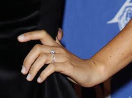 By giving markle a ring with a link to his mother, harry was following in the footsteps of his older brother, prince william. Meghan Markle S First Engagement Ring This Is What Meghan Markle S First Engagement Ring Looked Like