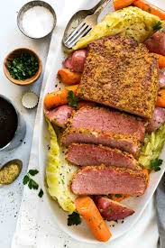 Place corned beef brisket, spice packet, garlic and 4 cups of water into the instant pot. Corned Beef And Cabbage Instant Pot Jessica Gavin