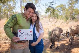 Bindi irwin and chandler powell are officially a married couple!! Bindi Irwin Hits Pregnancy Milestone 101 7 7hofm Hobart