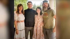 How old is mia robertson from duck dynasty? Jase Robertson S Daughter S Surgery A Stunning Success