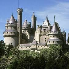 Résultat de recherche d'images pour "chateau de pierrefonds"
