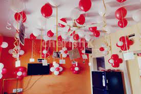 200 balloons decoration with 50 on