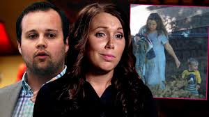Josh tweeted, accompanying the photo of the proud parents and their newest addition. Anna Duggar Nearly Loses 2 Year Old Son At Los Angeles Museum